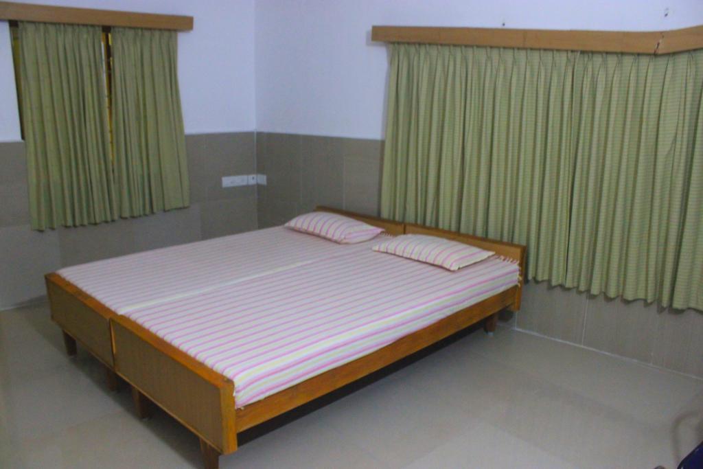 Vinodhara Guest House Mahabalipuram Room photo